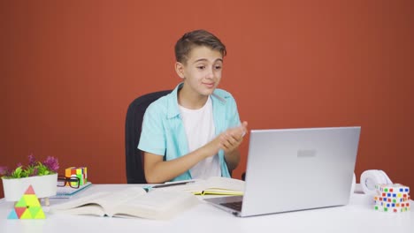 Boy-looking-at-laptop-applauding.
